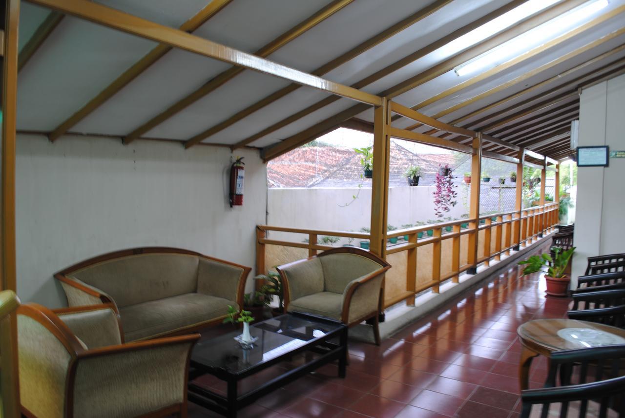 Hotel Wisata Baru Serang Buitenkant foto
