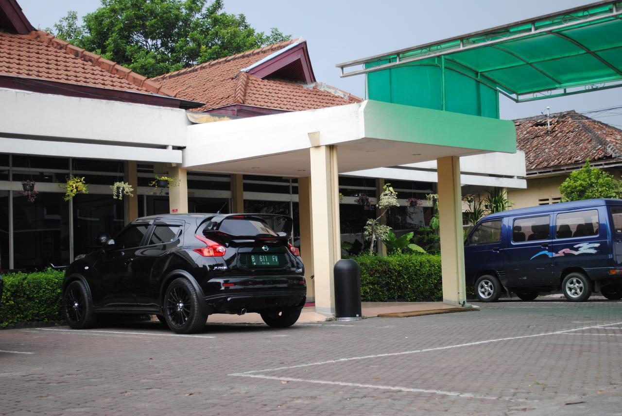 Hotel Wisata Baru Serang Buitenkant foto