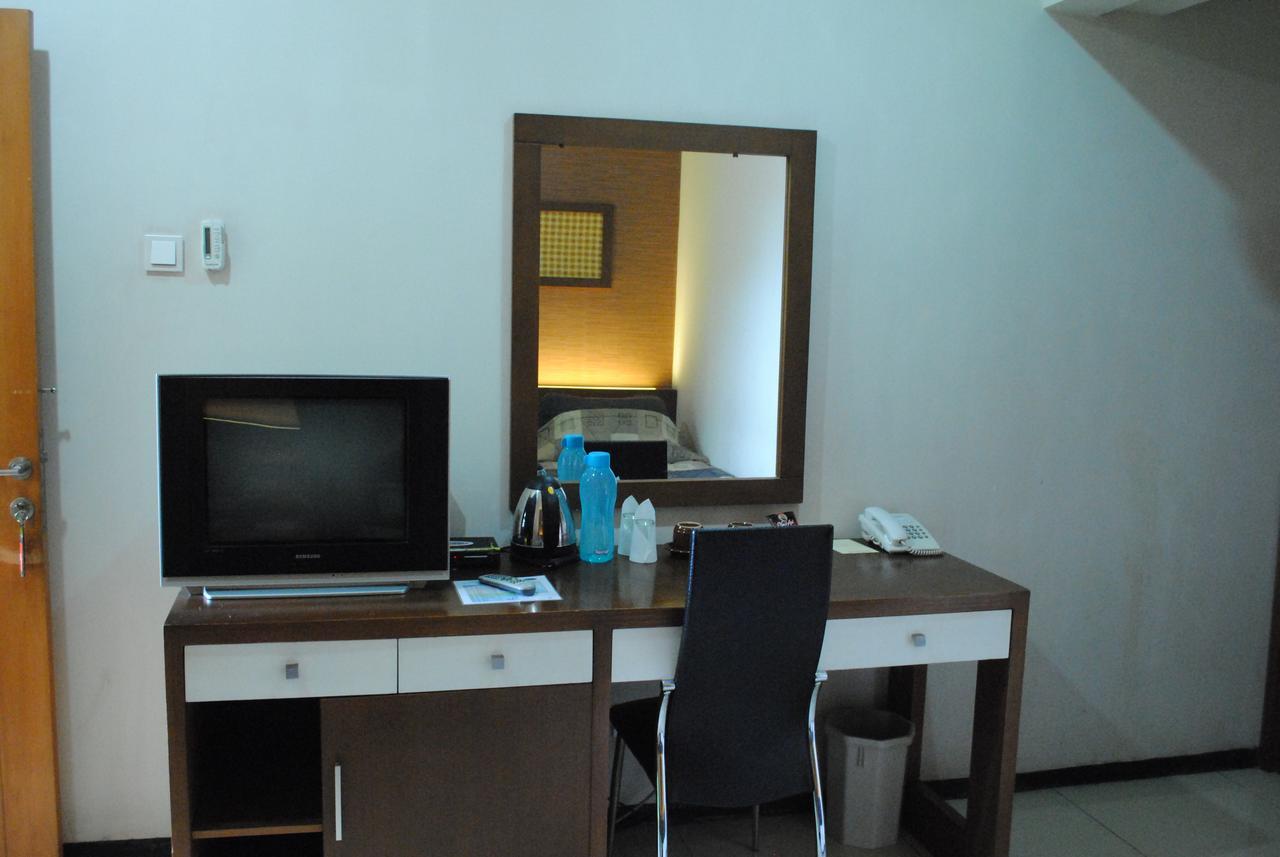 Hotel Wisata Baru Serang Buitenkant foto