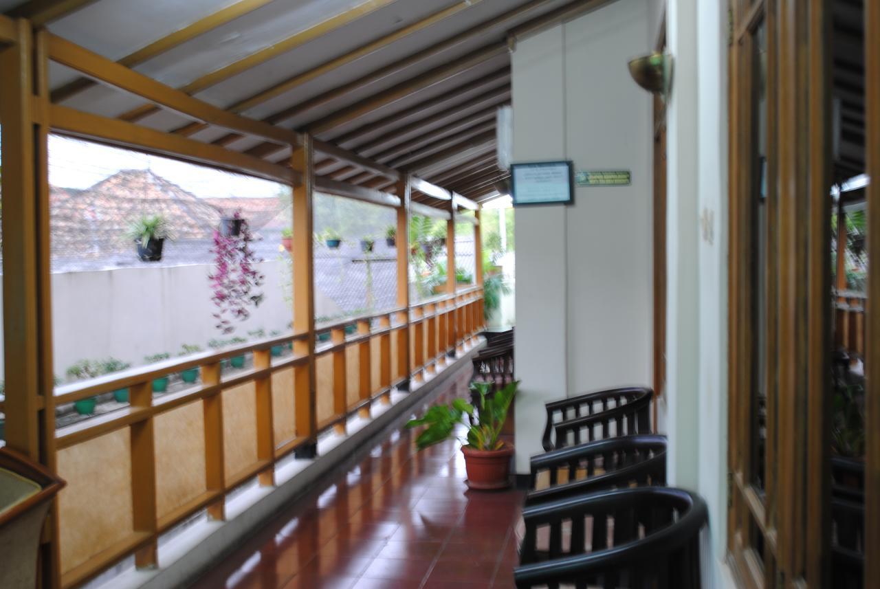 Hotel Wisata Baru Serang Buitenkant foto
