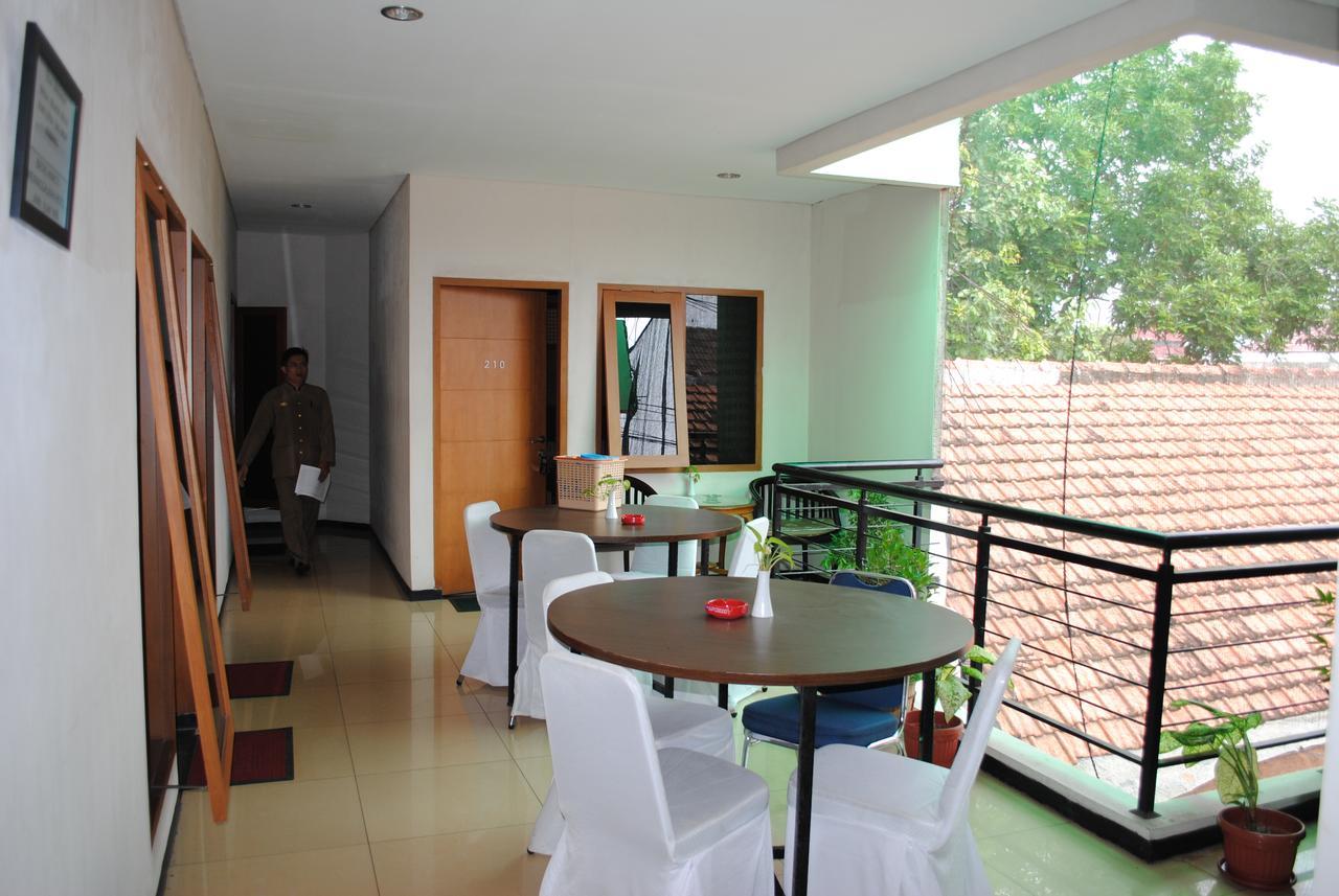 Hotel Wisata Baru Serang Buitenkant foto